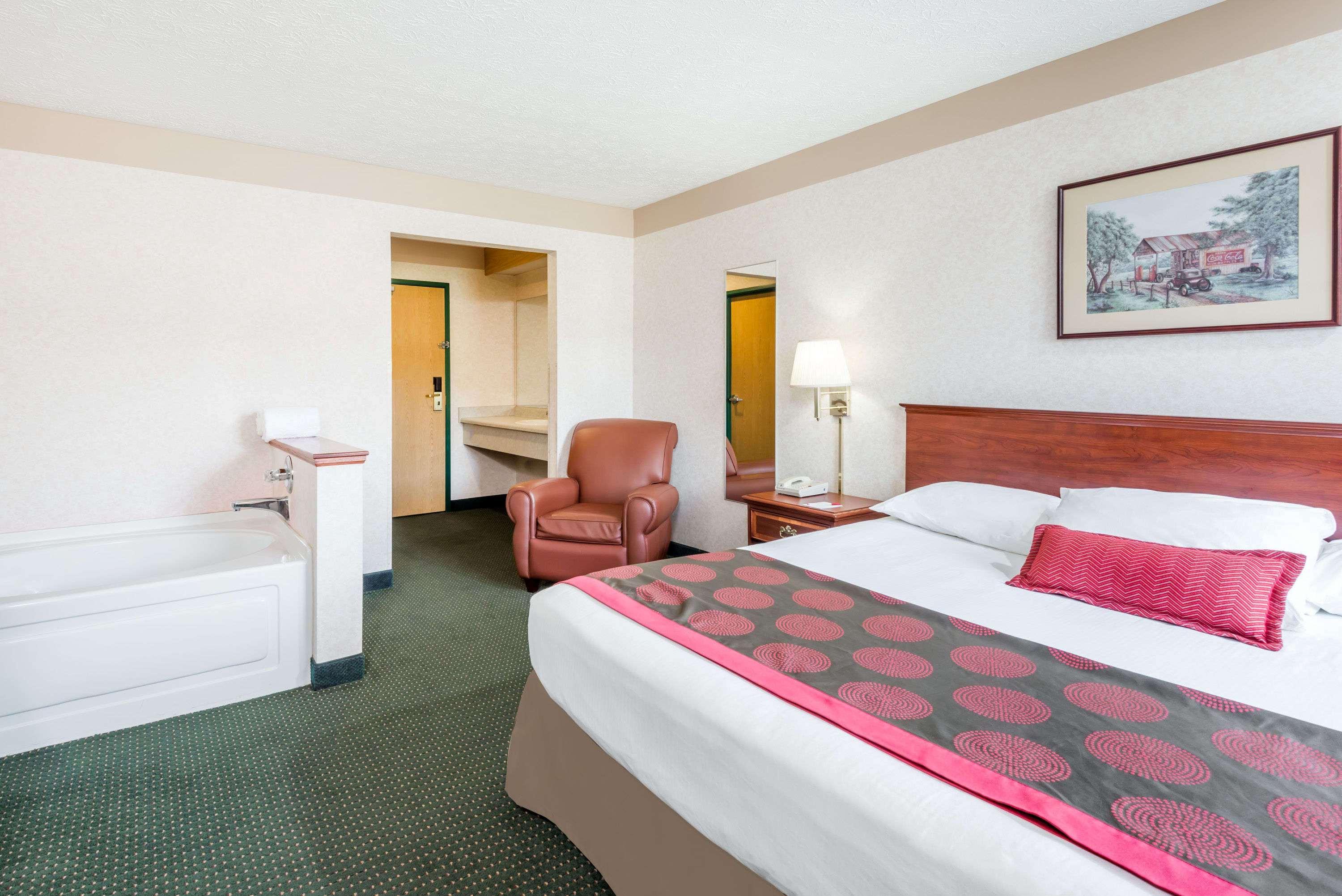 Ramada By Wyndham Strasburg Dover エクステリア 写真