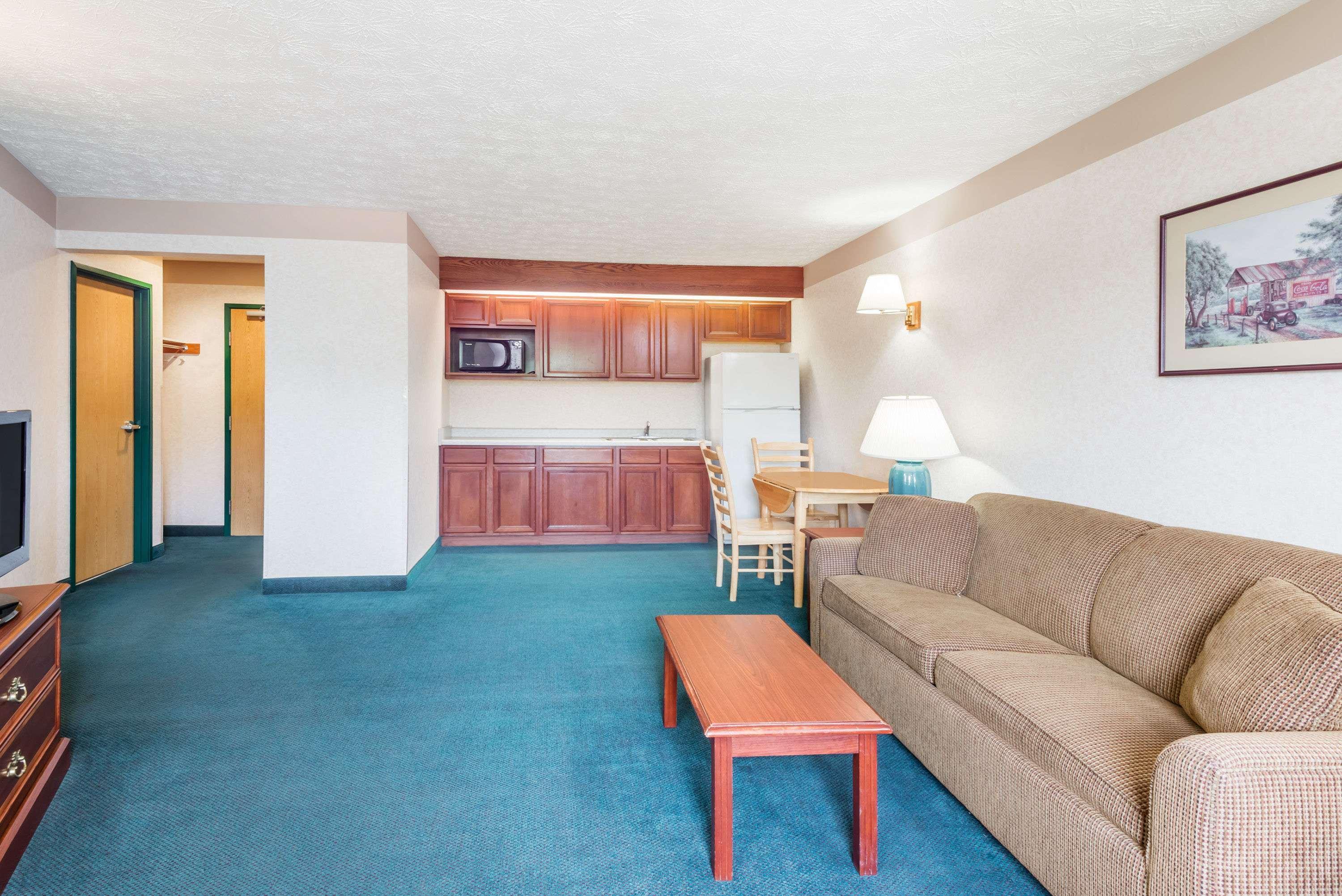 Ramada By Wyndham Strasburg Dover エクステリア 写真