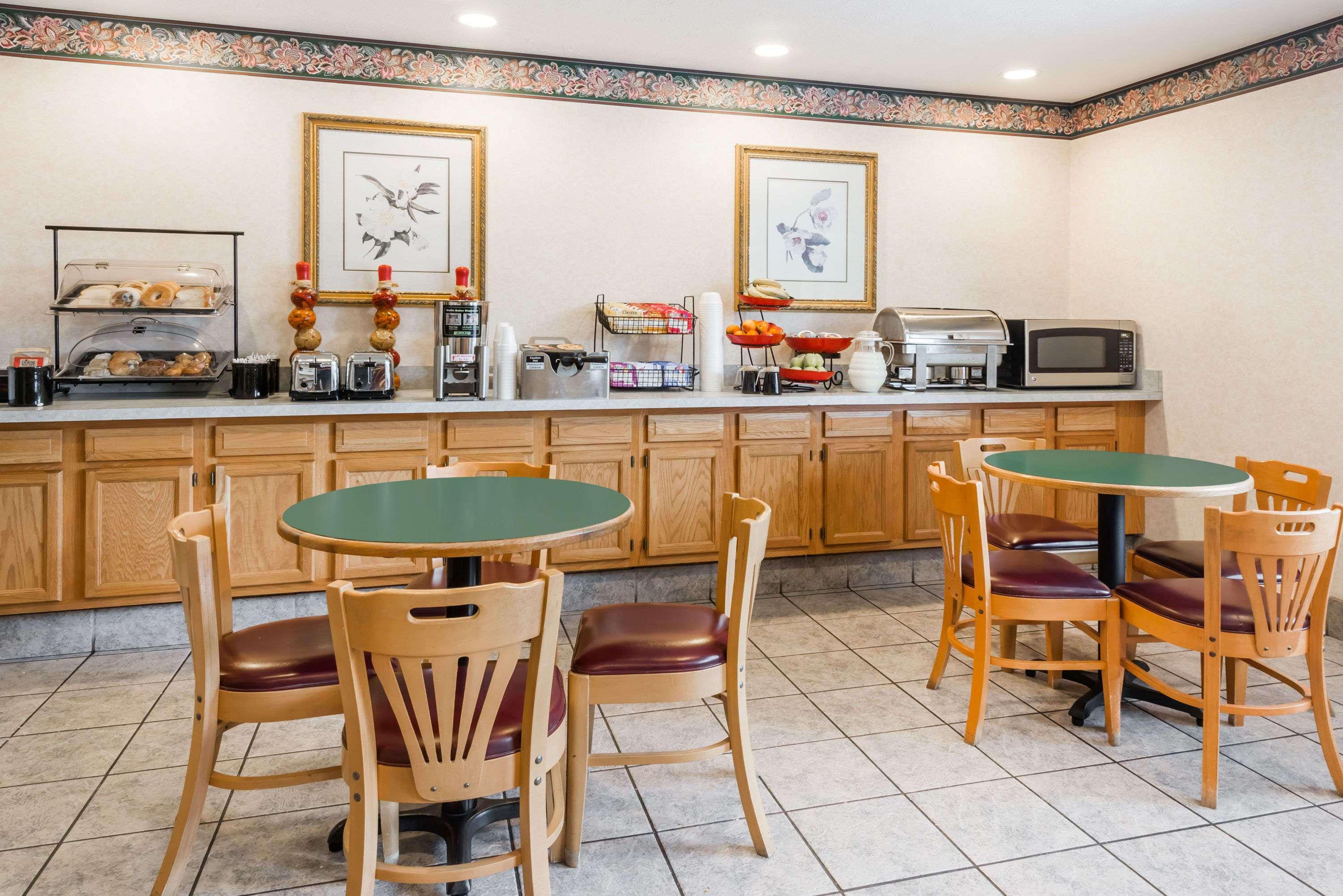 Ramada By Wyndham Strasburg Dover エクステリア 写真